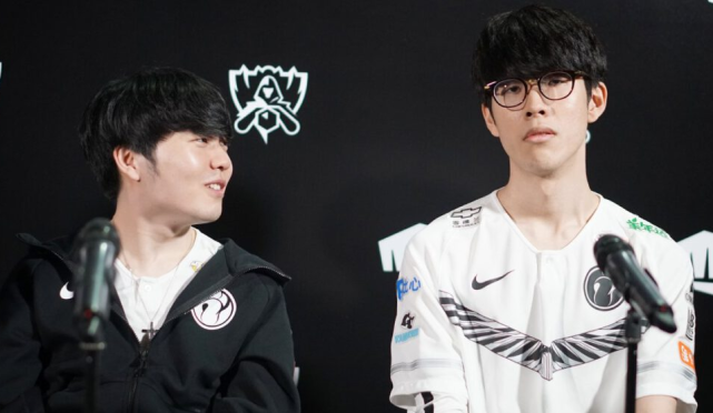 米切尔回防时踩到对手脚！受伤后一度返回更衣室 本场比赛有望回归