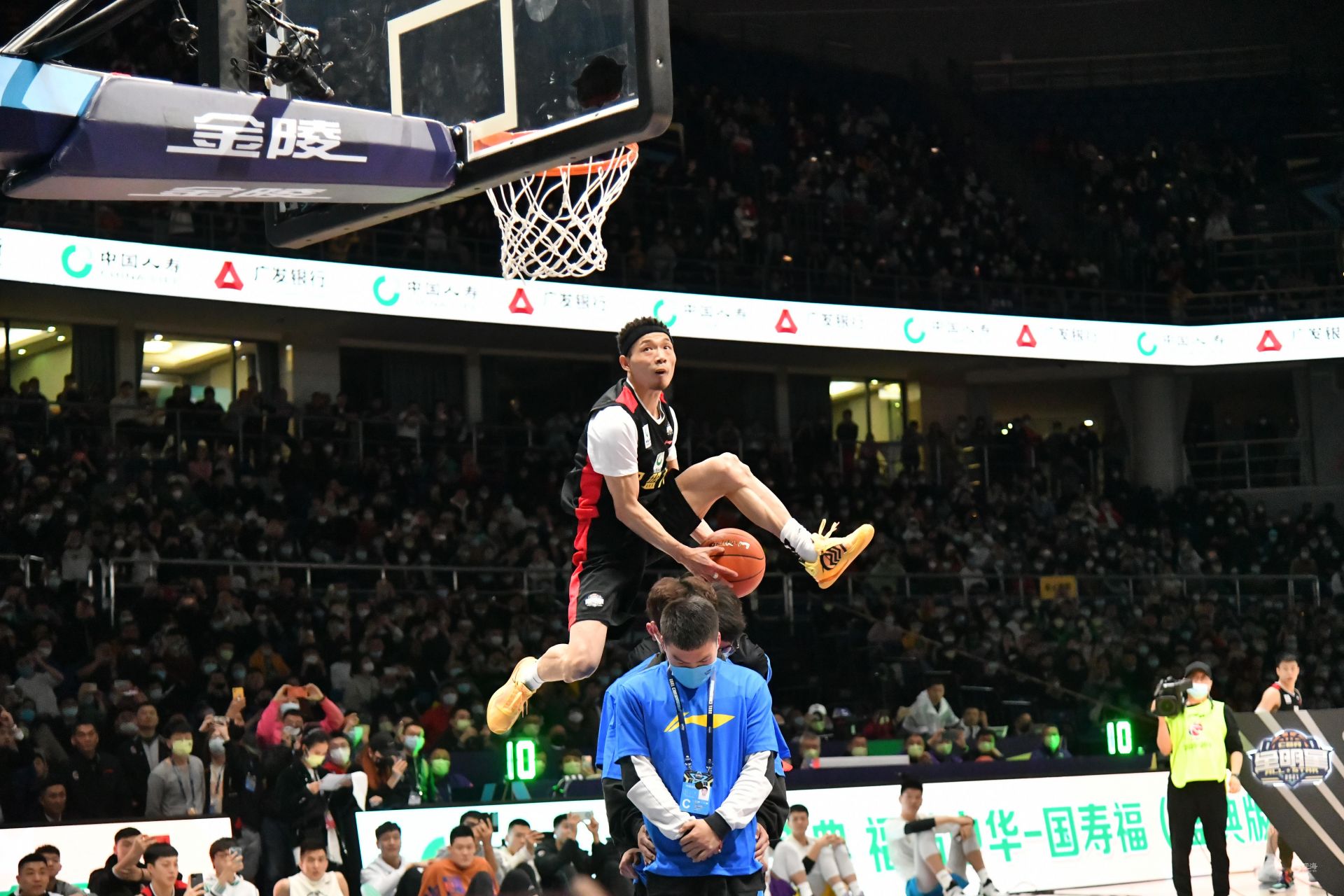 2024-2025赛季中国女排超级联赛半决赛首回合….